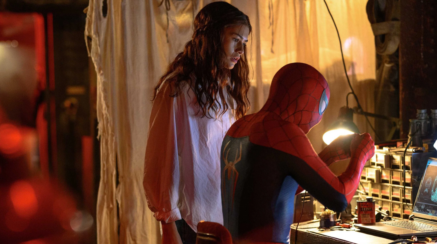 Spider-Man: Nový deň Tom Holland ako hlavný hrdina a Zendaya