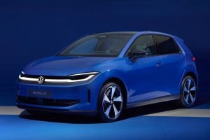 Nový elektromobil Volkswagen ID. Polo vo verzii Trend v mestskej premávke