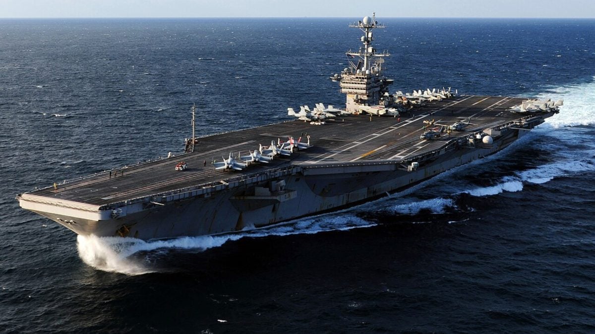 USA riskli ťah, ktorý sa im môže vypomstiť. Do citlivej oblasti presunuli 100 000-tonový jadrový kolos s F-35 USS George Washington jadrová loď prichádza