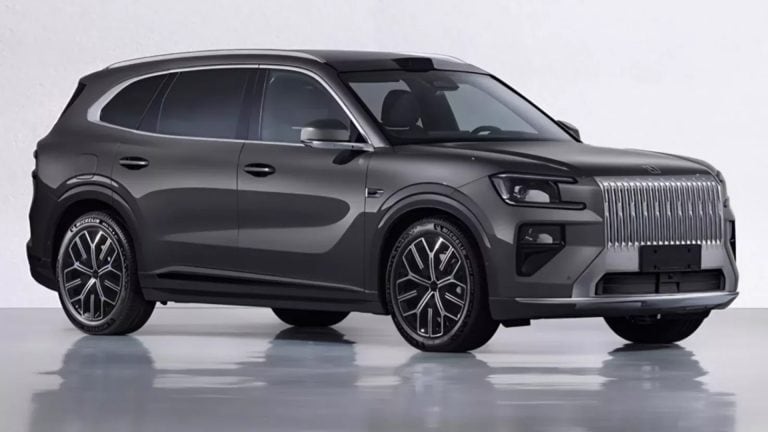 Rozobrali čínske luxusné auto a odhalili jeho tajomstvo