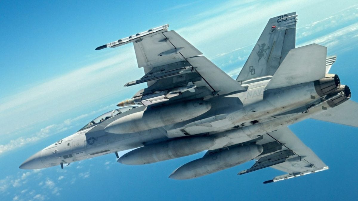 F/A-18 nesie raketu JDAM Long Range