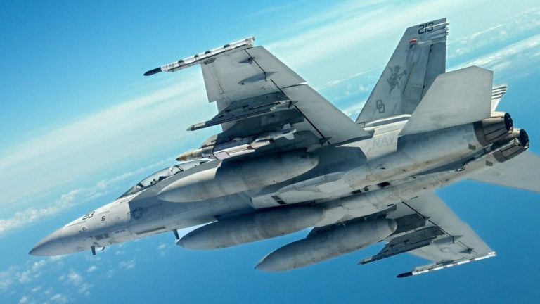 F/A-18 nesie raketu JDAM Long Range