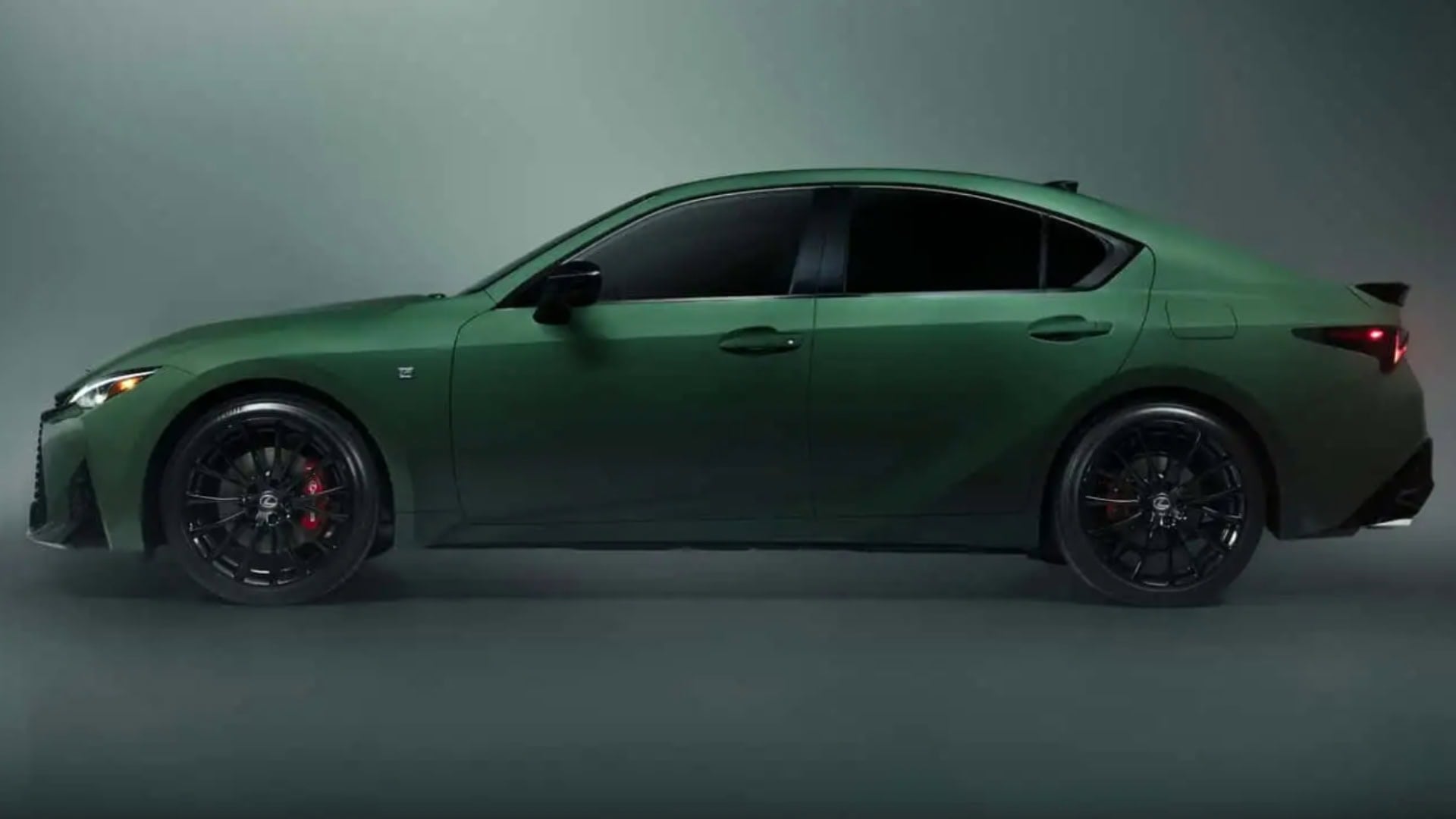 Má 13 rokov a odmieta skončiť. Legendárny Lexus dostal novú edíciu s poctivou V6