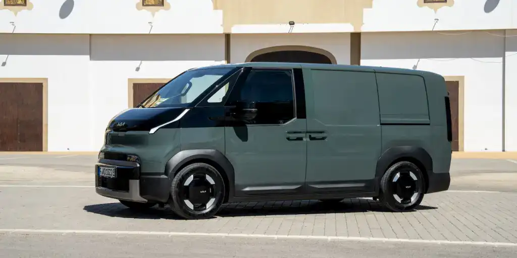 Záujem ľudí je ohromujúci, tvrdí riaditeľ. Elektrická Kia valcuje konkurenciu v Európe Kia-PV5