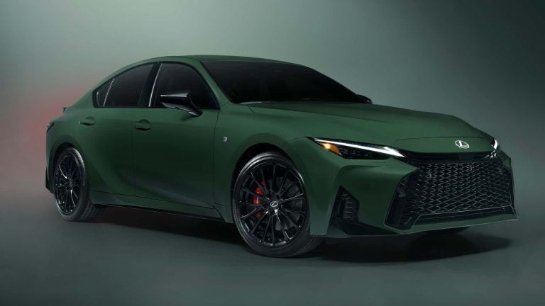 Má 13 rokov a odmieta skončiť. Legendárny Lexus dostal novú edíciu s poctivou V6