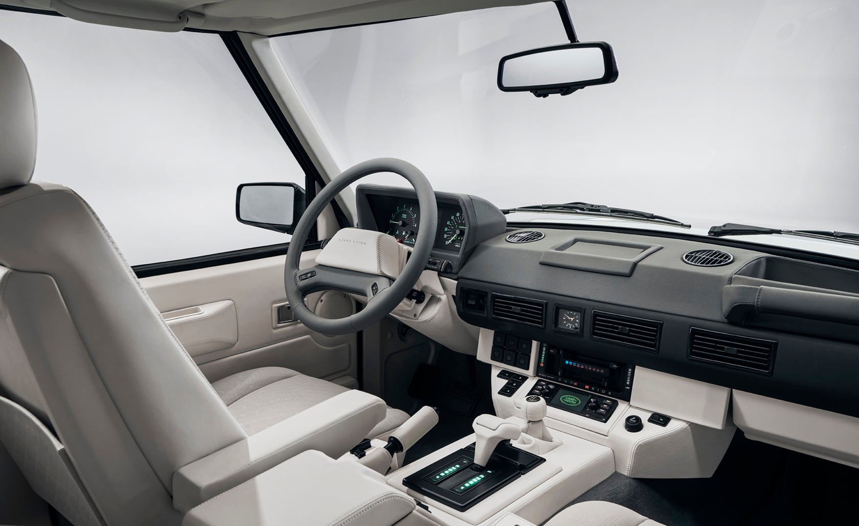 Ranger Rover oživili automobilovú legendu interiér