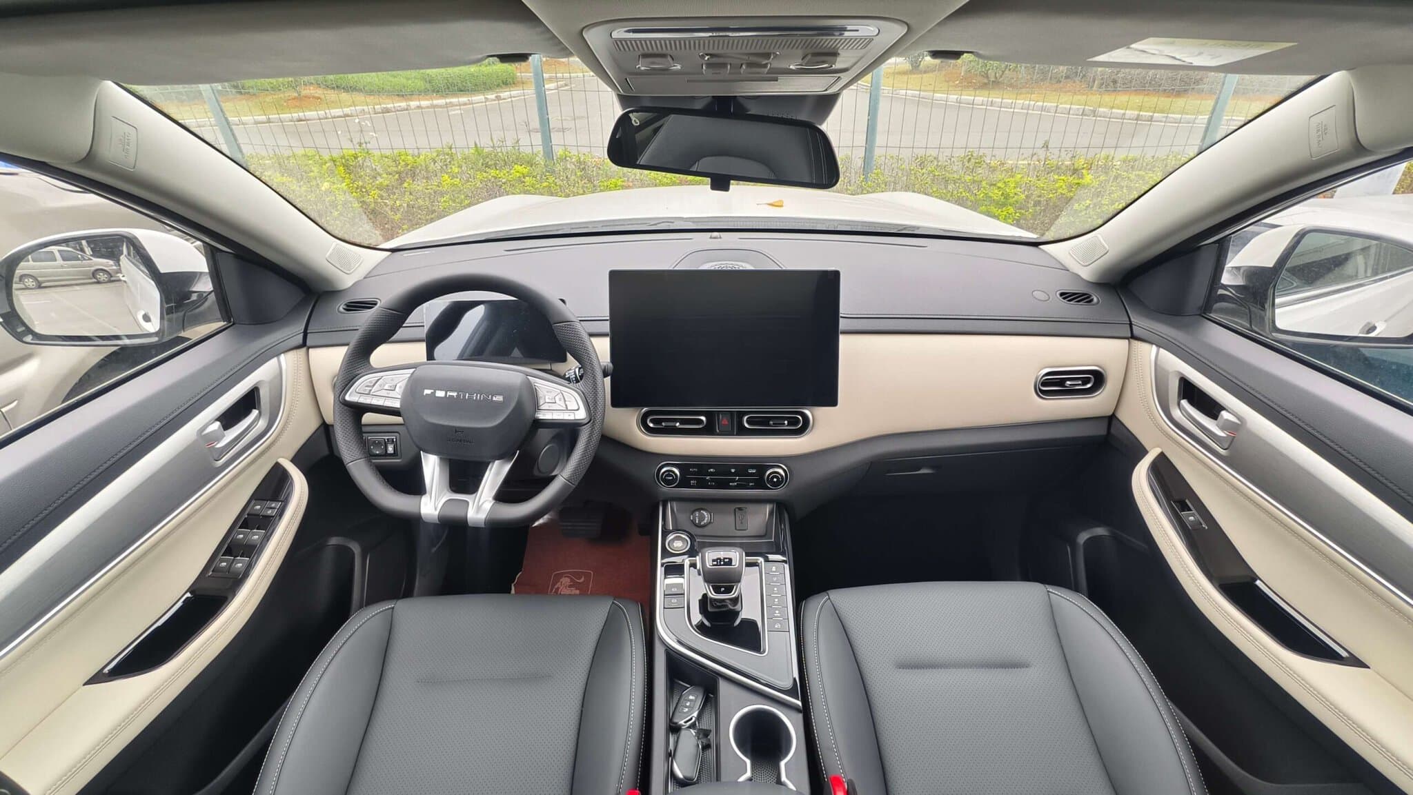 Forthing T5 interiér