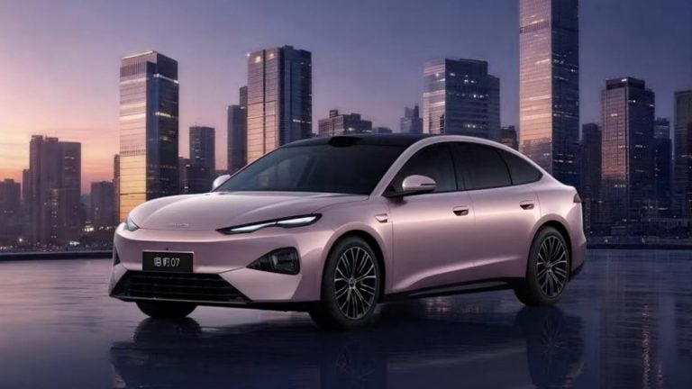 Čínsky gigant vytiahol novú zbraň: BYD Seal 07 narástol a ponúkne dojazd 718 km