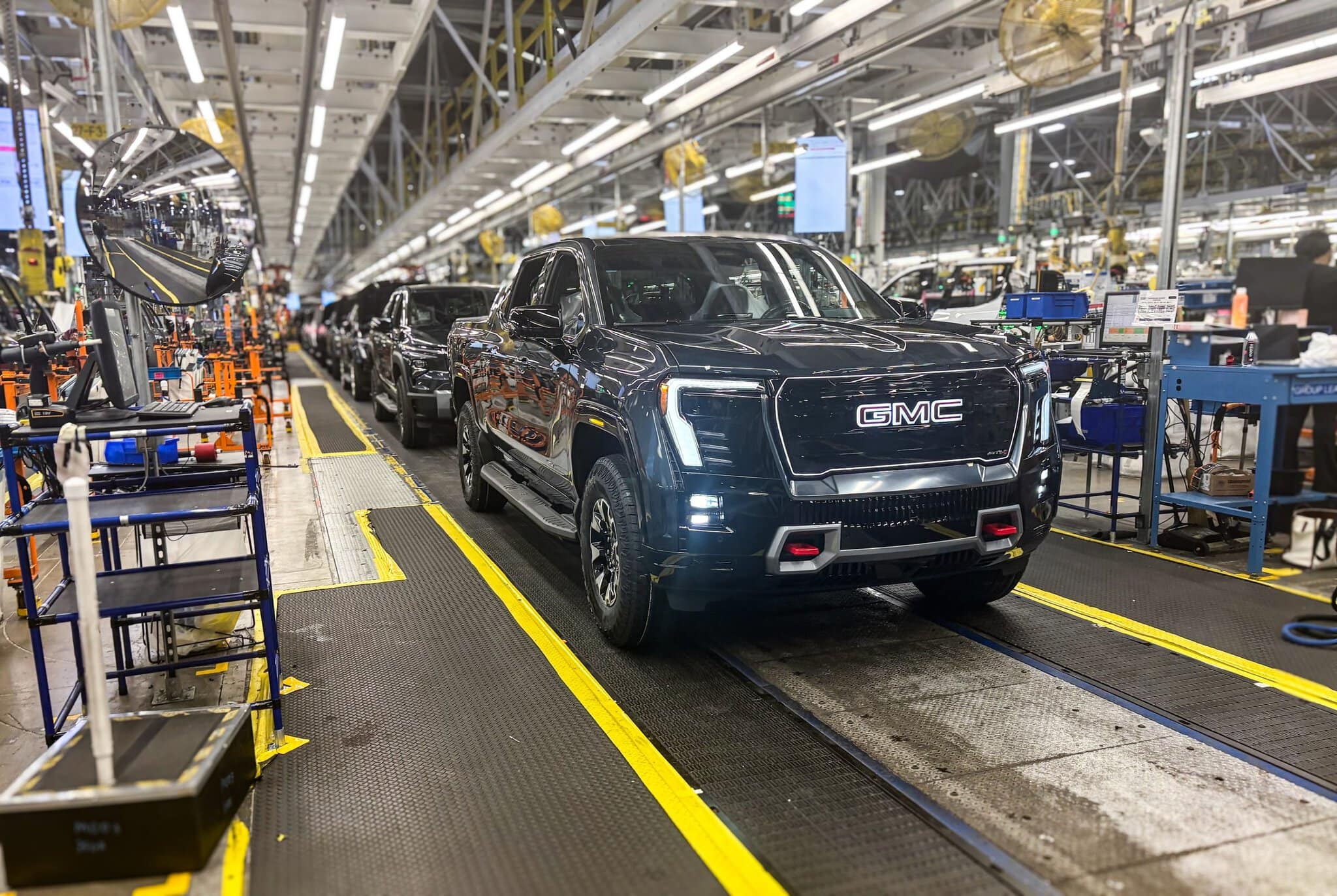 Spoločnosť General Motors uvádza na trh prvé elektromobily s batériami zo 100 % recyklovaných kritických minerálov