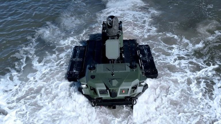 Americkí mariňáci získavajú 12 obojživelných robotov Rheinmetall pre autonómnu logistiku