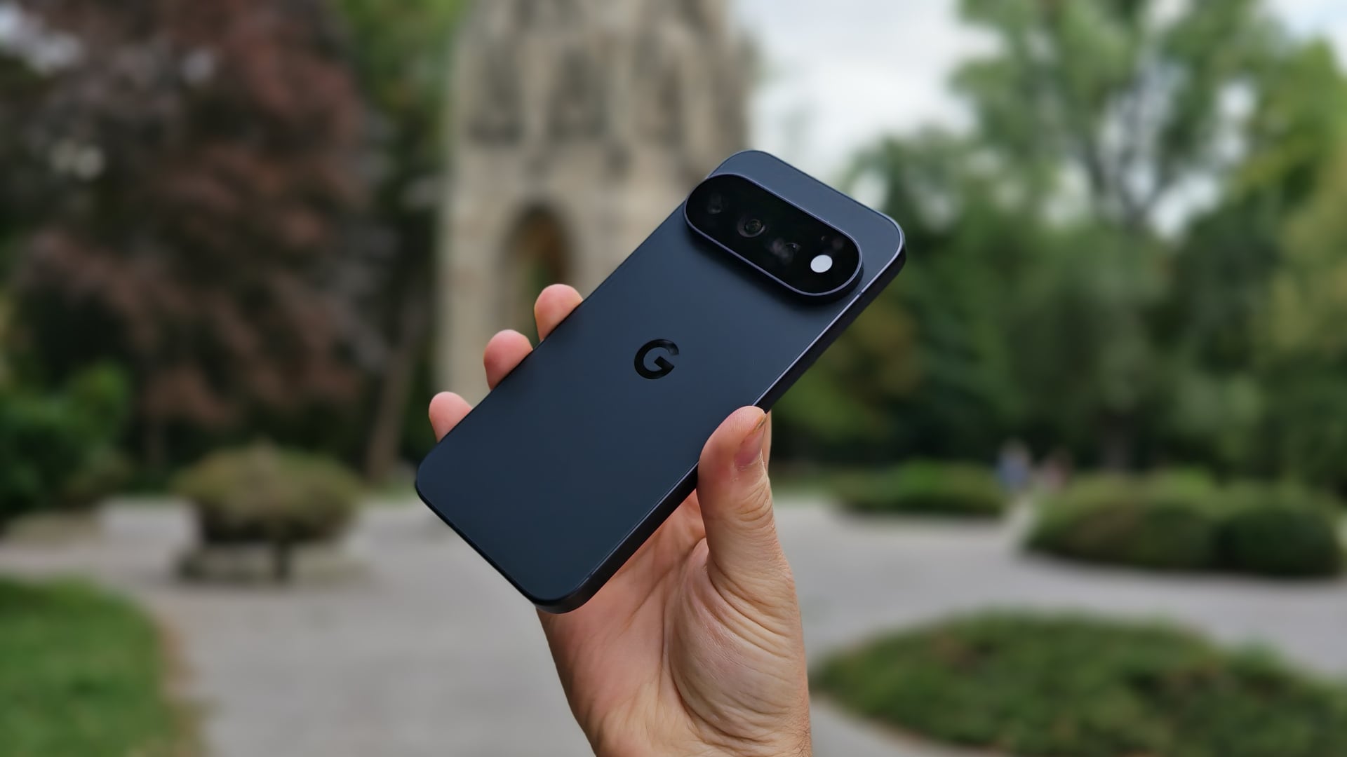 Google Pixel 11 Pro - zadná strana