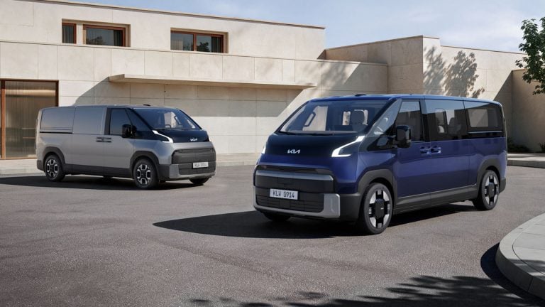 Kia ukázala obriu elektrickú dodávku. Odvezie 9 ľudí, 3 palety a nabije sa bleskovo