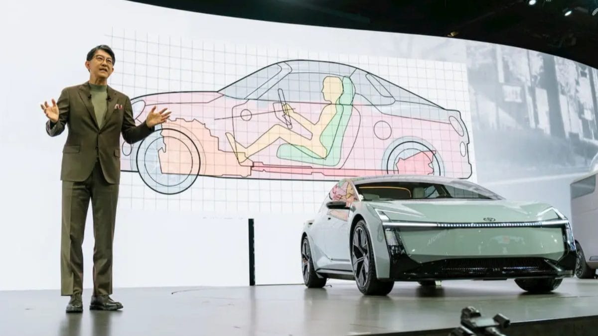 57 miliónov predaných kusov a teraz zásadný zlom. Japonci zo slávneho auta spravia aj elektromobil Toyota premení svoje najpredávanejšie auto na elektromobil