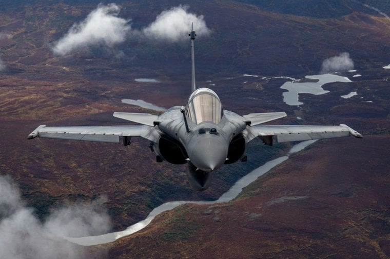 Francúzi poslali AI do kokpitu Rafale. Stíhačka dostala digitálny mozog za letu