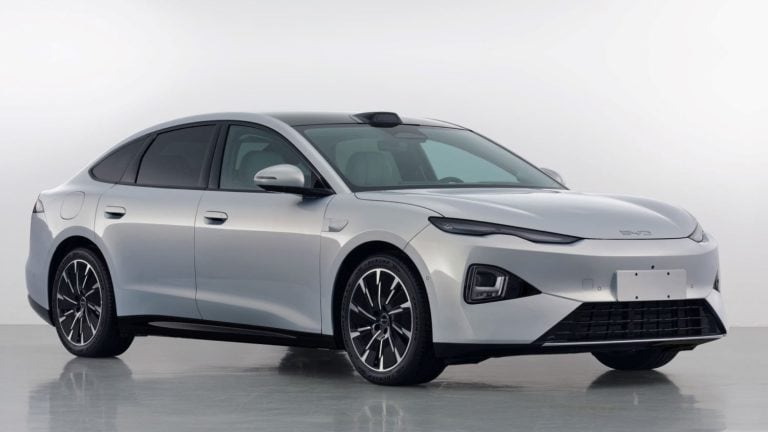Nabije sa za 9 minút a prejde 700 km. Čínsky BYD Seal 07 drví konkurenciu