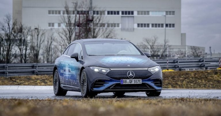 Nabitie za 6 minút: Mercedes uchmatol revolučnú solid-state batériu pred ostatnými
