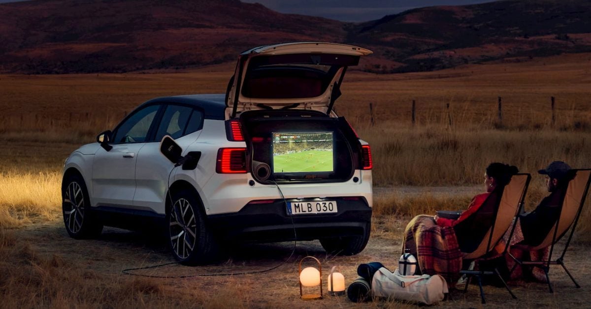 Najlacnejšie elektrické Volvo sa mení na powerbanku. Zvládne kávovar aj celý kemp
