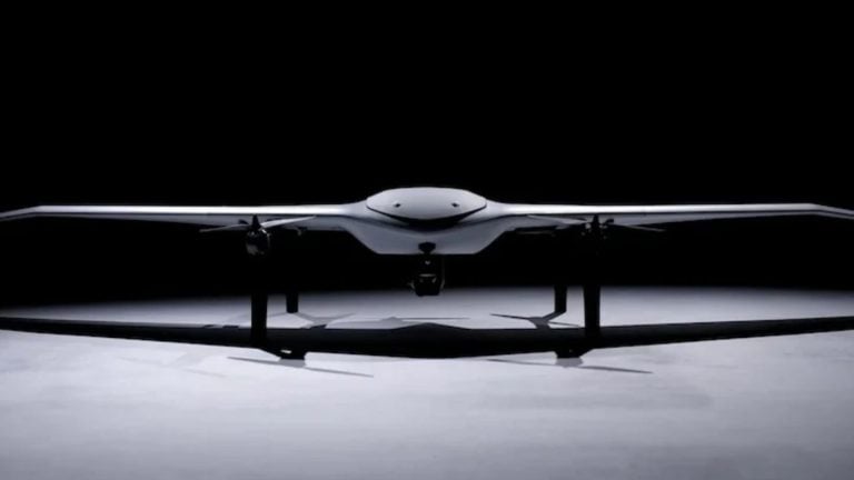 Preletí 480 km a nepotrebuje runway. Tento elektrický dron vydrží vo vzduchu 8 hodín