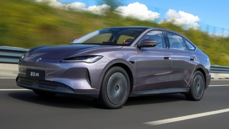 Volkswagen šokuje cenou: Nový elektrický sedan stojí len 11 000 eur