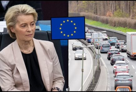 Ursula von der Leyenová a diaľnica s autami
