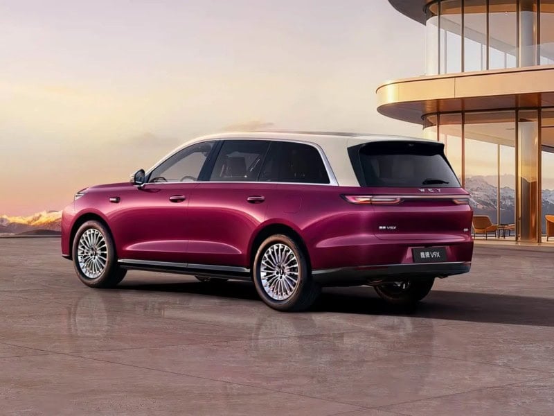 Čínska ofenzíva v segmente luxusných SUV pokračuje: Wey V9X s dojazdom neskutočných 1 700 km mieri na trh