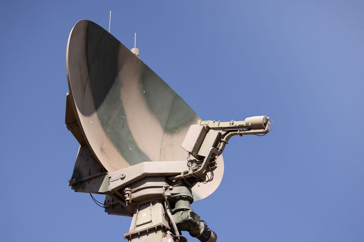 Integrovaný 4D radar umožňuje rýchlu detekciu manévrujúcich vzdušných cieľov aj v pohybe.