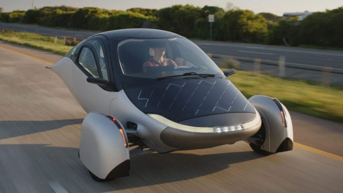Majú 50-tisíc rezervácií, ale hrozí im koniec. Revolučný solárny elektromobil bojuje o prežitie Revolučný solárny elektromobil má problém. Škrty v rozpočte investorov vydesili