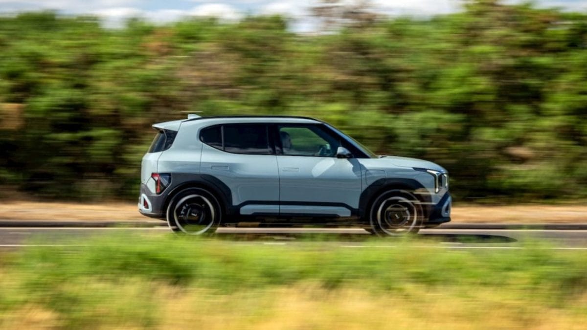 Automobilka so závodom na Slovensku má nový hit. Jej lacný elektromobil ide ako teplé rožky Lacný elektromobil od Kie sa stal hitom: Trhá rekordy a valcuje predaje
