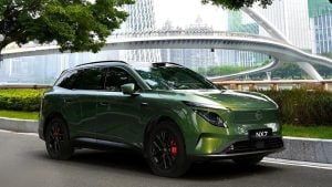 Brutálny plug-in hybrid od Nissanu: NX7 zvládne na elektrinu 225 km vďaka obrej batérii