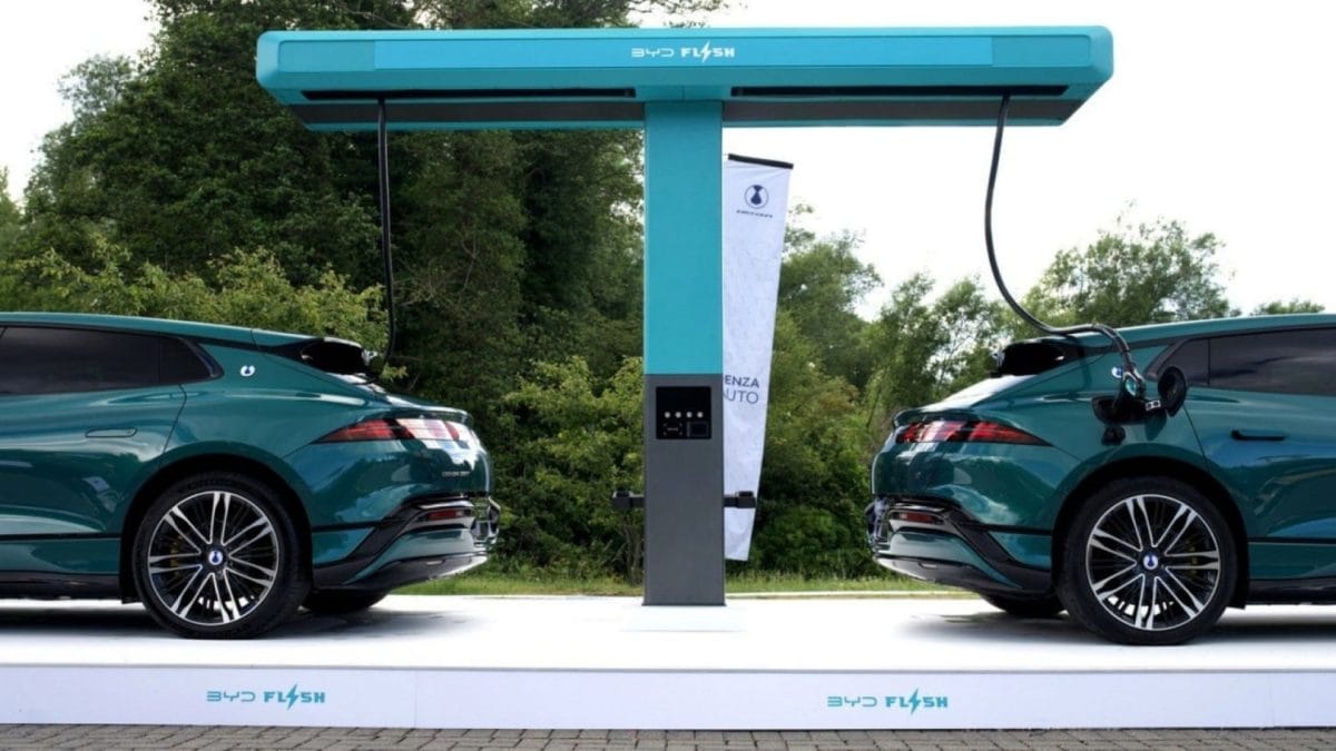 Brutálny výkon 1 500 kW v Európe: Čínsky gigant postaví tisíce nabíjačiek