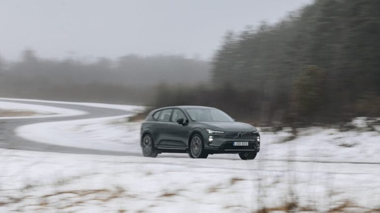 Švédi hlásia obrovský hit: Volvo EX60 má 50 000 objednávok, no výroba viazne