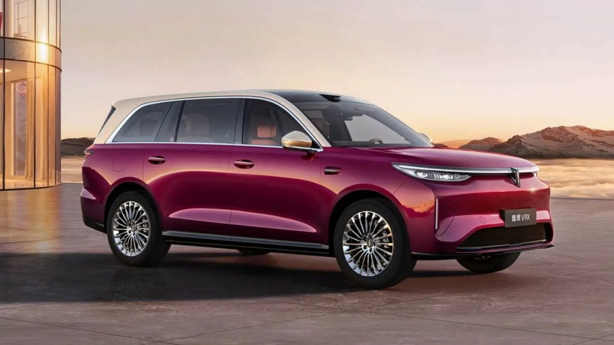 Čínska ofenzíva v segmente luxusných SUV pokračuje: Wey V9X s dojazdom neskutočných 1 700 km mieri na trh