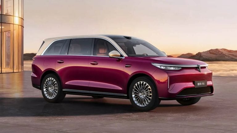 Čínska ofenzíva v segmente luxusných SUV pokračuje: Wey V9X s dojazdom neskutočných 1 700 km mieri na trh
