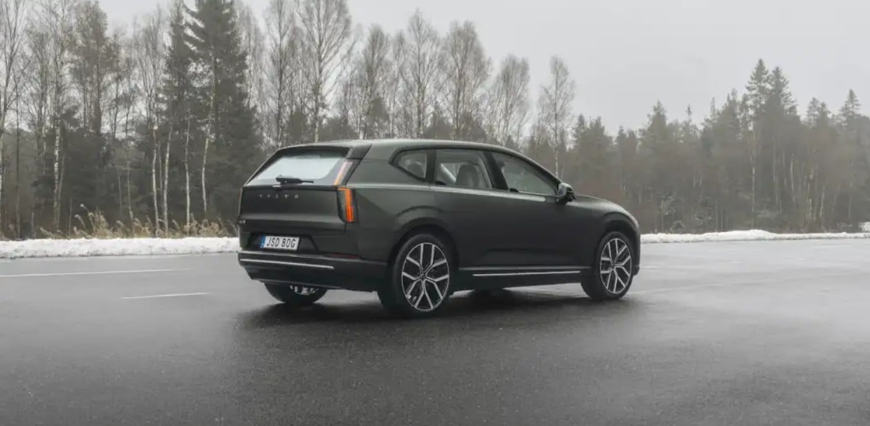 Švédi hlásia obrovský hit: Volvo EX60 má 50 000 objednávok, no výroba viazne