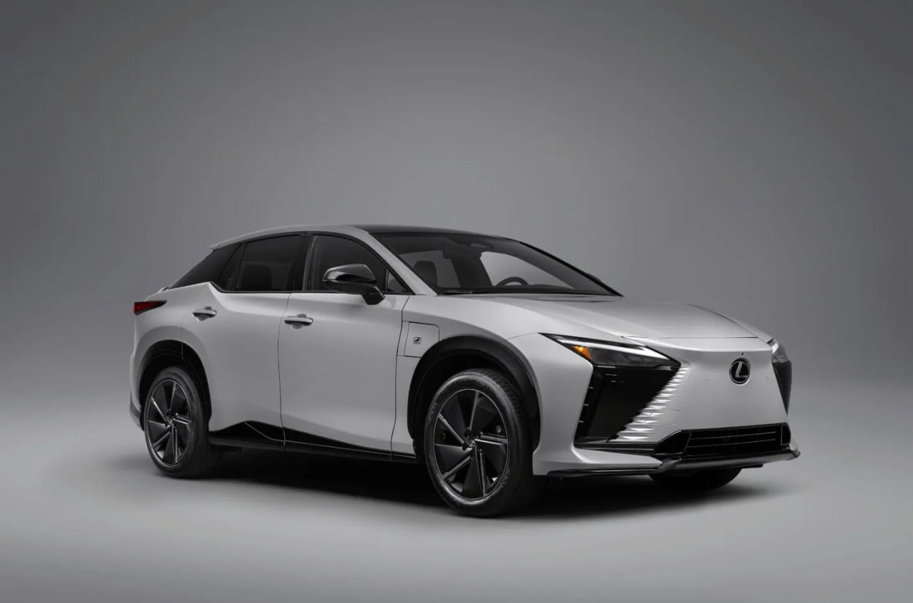 Lexus RZ prekvapuje cenou: Luxusné SUV prejde 480 km a stojí pod 50 000 dolárov