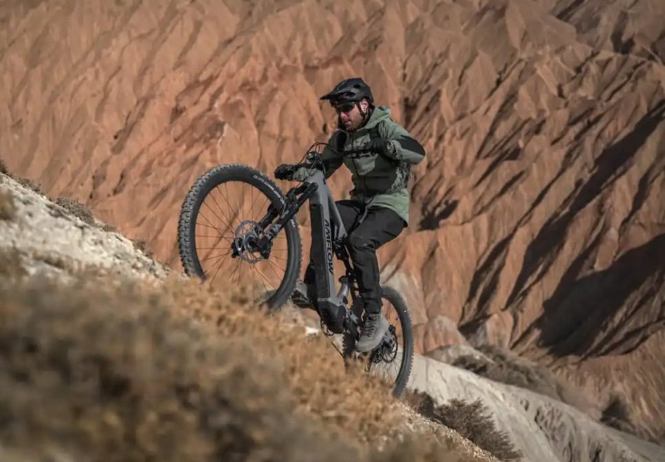 Krútiaci moment až 150 Nm a váha len 22 kg: Značka Amflow ukázala SUV bicykel