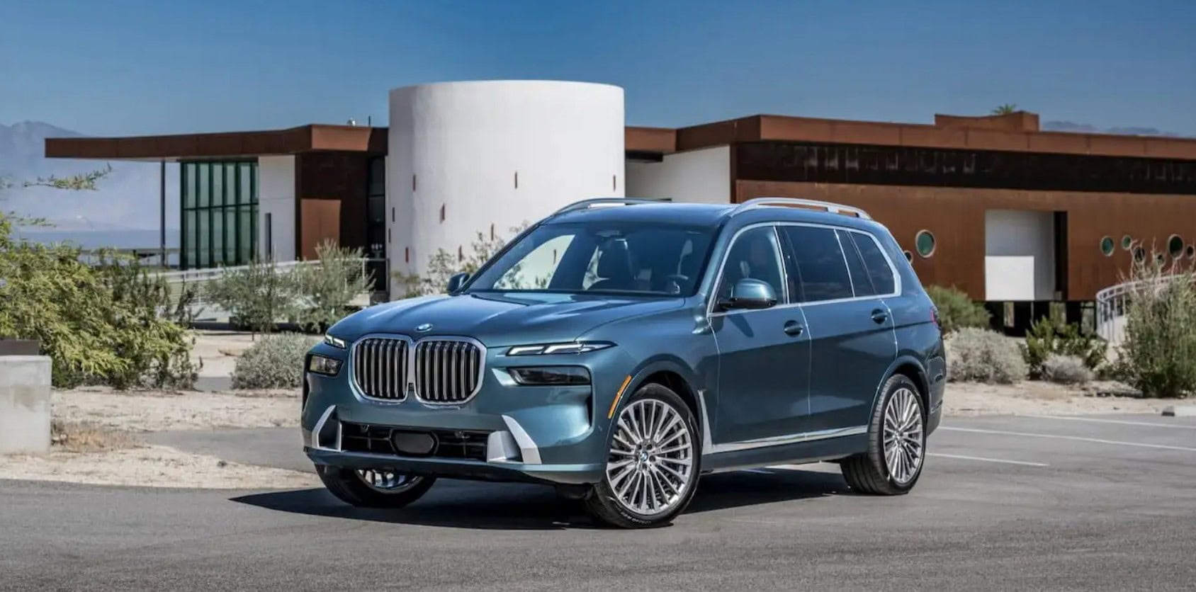 BMW chystá elektrickú beštia iX7: Luxusné SUV dostane obriu 144 kWh batériu