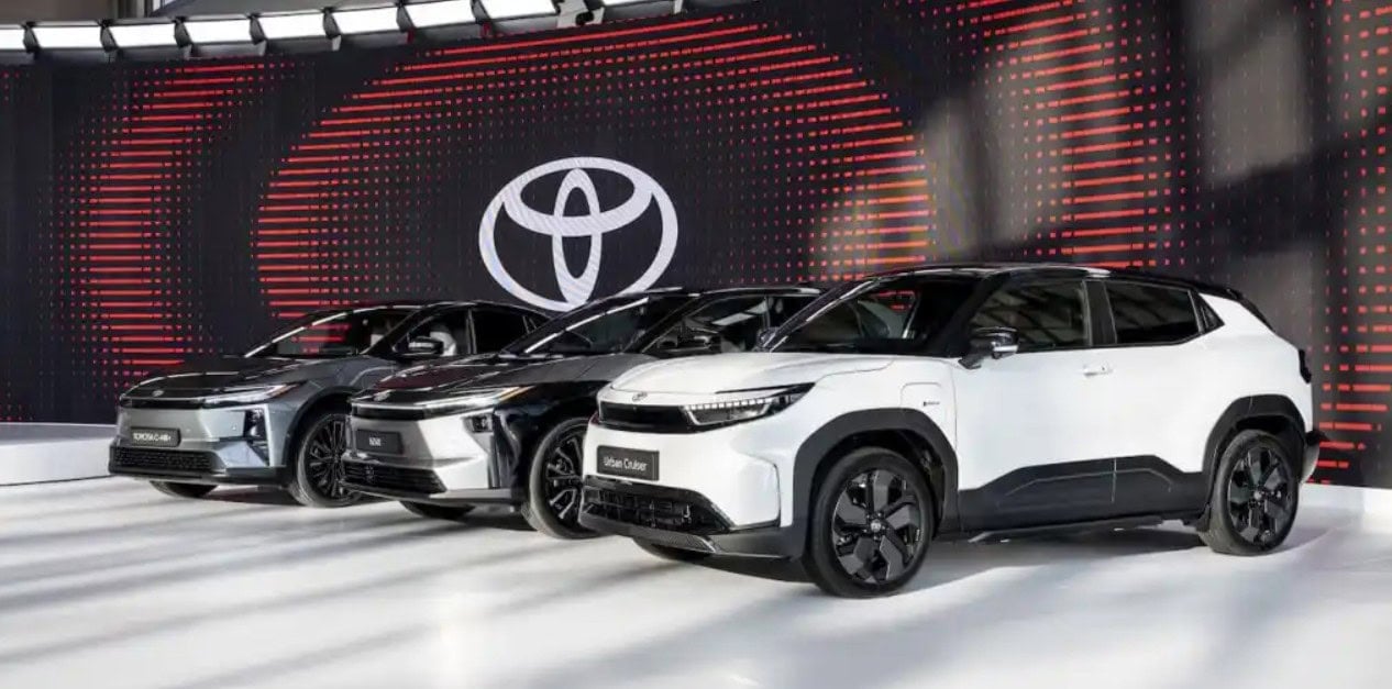 Predaje elektromobilov Toyoty vyleteli o 127 %, no gigant aj tak kráča do mínusu